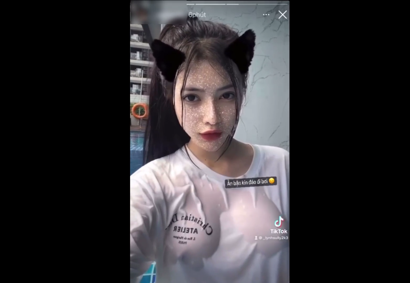 Hot girl tiktoker Thu Uyên việt nam show hàng trước khi đi tắm